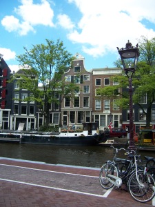houseboat plants bike langern trees canals amsterdam-c-3939